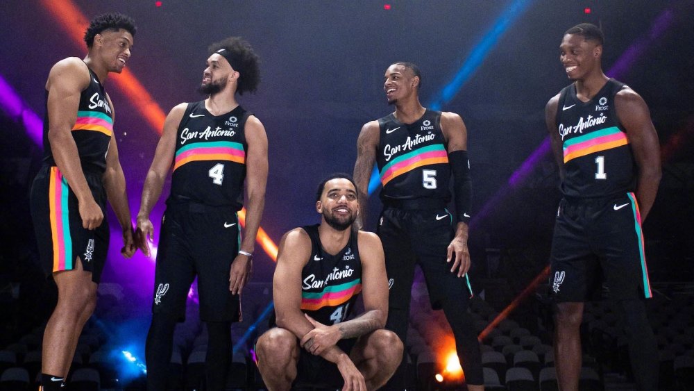 球迷：这比赛能不能多来几场？（球迷热盼：这样的比赛能多安排几场吗？）