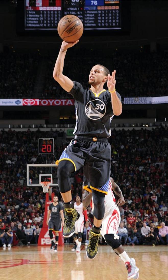 足球是朋友、梦想与人生的瞬间🔴⚫️⚽️（绿茵承载友谊与梦想，定格人生每一瞬🔴⚫️⚽️）