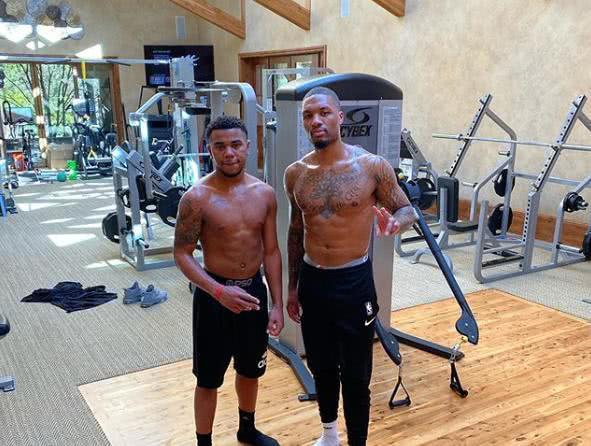 记者：勇士不会禁赛或罚款追梦，并对他当时主动离场感到高兴（记者：勇士不对追梦禁赛或罚款，并对他选择主动离场表示满意）