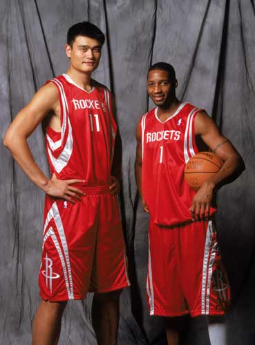 差了一点点！克莱绝杀抛投涮筐而出 独行侠和活塞进入加时（遗憾一丝之差！克莱压哨抛投未中，独行侠与活塞战至加时）