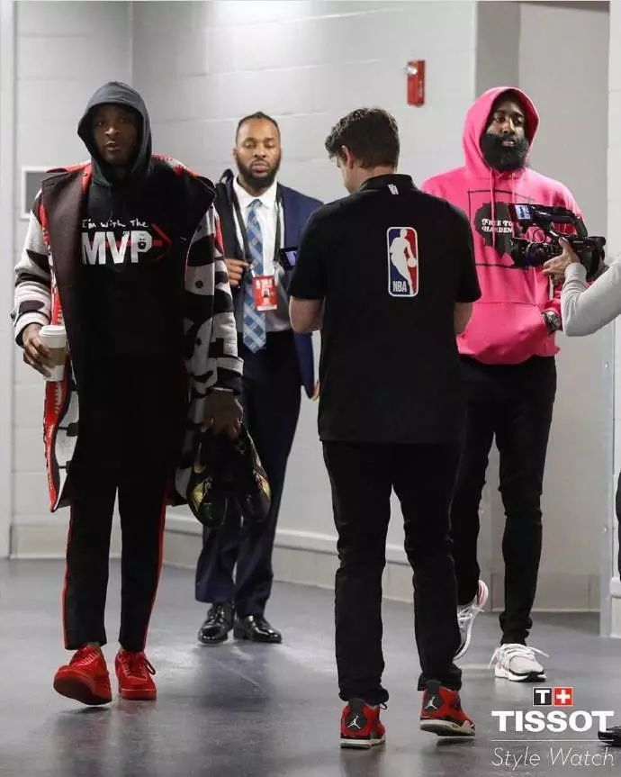 队报：皇马视维尼修斯为竞技层面和经济层面极为重要的资产（队报：皇马将维尼修斯视为竞技与经济双重关键资产）