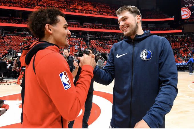 图片报：因极端球迷大规模燃放烟火，拜仁将面临欧足联的处罚（图片报：极端球迷大规模燃放烟火，拜仁恐面临欧足联重罚）