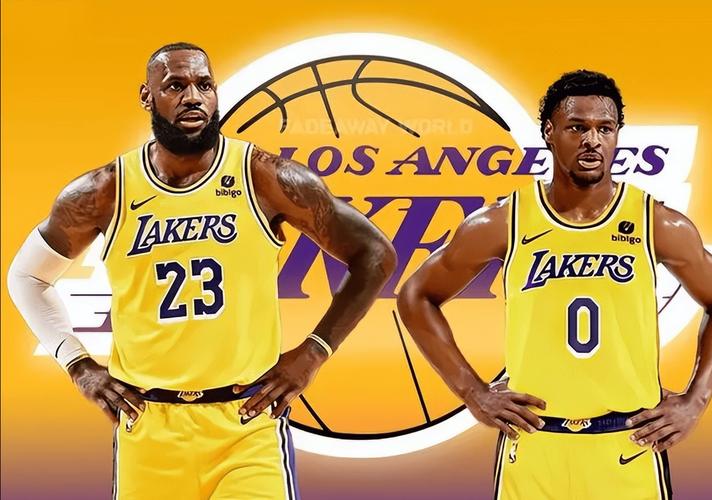 又伤一人！海斯左脚踝酸痛本场对阵太阳不会回归（伤病再添一例：海斯左脚踝酸痛，今日对阵太阳将不再出场）