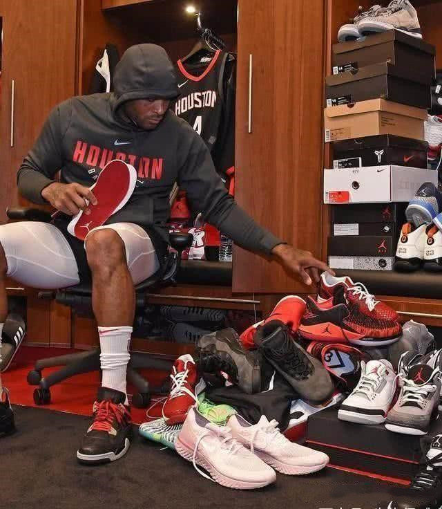 阿德莱德联门将：享受球队氛围，希望元旦前最后两战全取六分（阿德莱德联门将：队内氛围佳，盼元旦前两战全胜取满分）