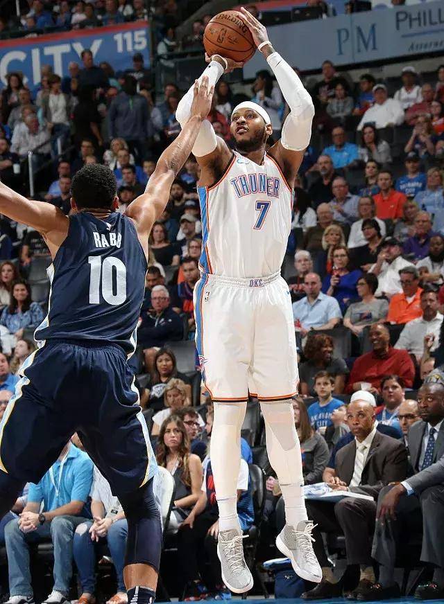 天空：利物浦正领跑格伊争夺战，其次便是拜仁的关注（天空：利物浦领跑格伊争夺战，拜仁紧随其后）