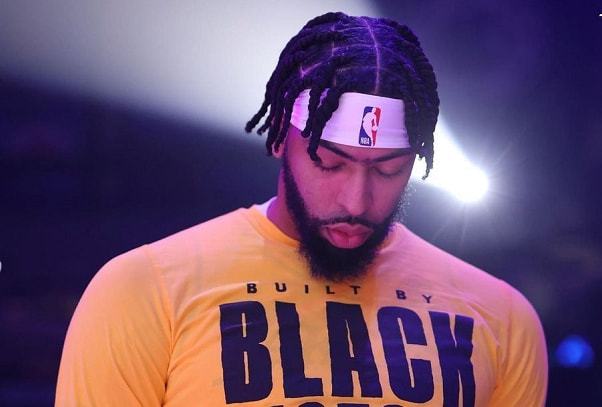 曼城主场对阵桑德兰，主场优势明显，福登状态火热，预计全取三分。（福登火热加持，曼城坐镇主场迎战桑德兰，三分志在必得）