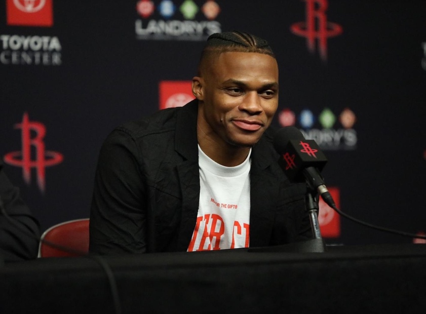 图拉姆：不认为现在踢利物浦我们就占优，每场比赛都是独立的（图拉姆：即便此时对阵利物浦也未必占上风，每一场都是全新的较量）