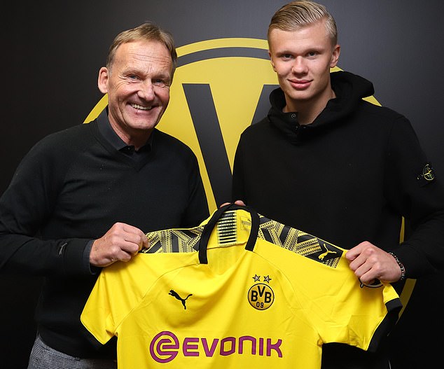 每体：巴萨将在下周签约埃及前锋，形式为租借+选择性买断（每体：巴萨预计下周引进埃及前锋，租借在先附带可选买断）