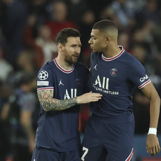 2025赛季中超客场积分前5：海港15战11胜高居第一，申花第二（中超2025赛季客场积分榜前五：海港15战11胜领跑，申花位居第二）