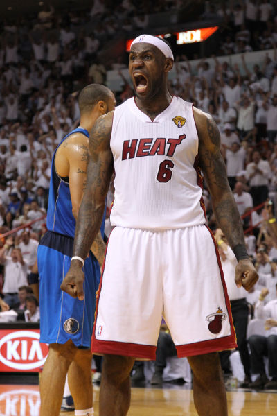 NBA漫谈｜文班锡安纷纷“降级”替补，为何打替补反而激活了他们？（NBA杂谈：文班与锡安改打替补，为何反而焕发活力？）