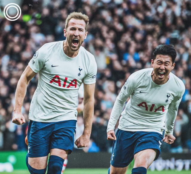 圣保利主帅调侃凯恩：去年他踢我们那脚射门，球现在还在飞吧（圣保利主帅打趣凯恩：去年那脚对我们射门，球至今还在飞）