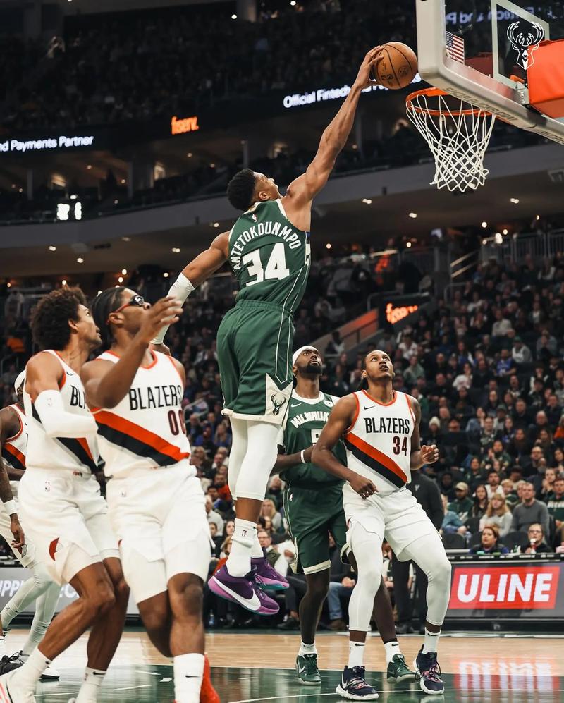 格纳布里传射建功助拜仁3比1胜葡萄牙体育（格纳布里传射发威，拜仁3-1击败葡萄牙体育）