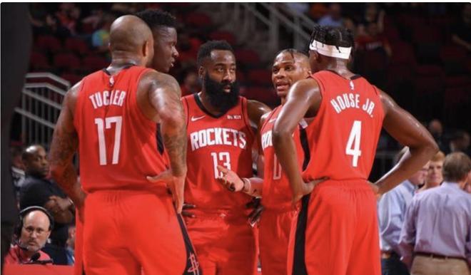 环足奖年度最佳女足球员候选：邦马蒂、普特利亚斯、凯莉在列（邦马蒂、普特利亚斯、凯莉入围环足奖年度最佳女足球员）