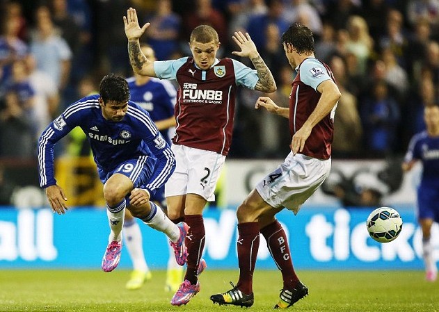 英超第14轮： 范戴克失误致丢球维尔茨造乌龙 利物浦1-1桑德兰（英超第14轮：范戴克失误送礼、维尔茨逼出乌龙，利物浦1-1战平桑德兰）