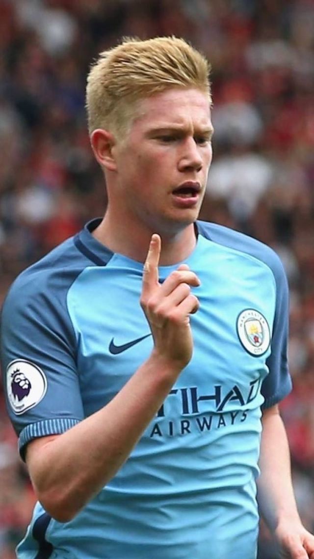 C罗晒与特朗普合照：感谢总统先生的盛情邀请及热烈欢迎（C罗晒与特朗普总统合影：感谢其热情邀请与欢迎）