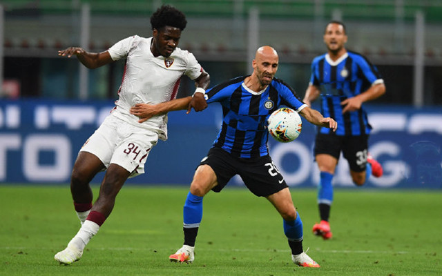 西媒：法兰克福球迷损坏诺坎普设施，巴萨向其索赔6100欧（西媒称：诺坎普设施遭损坏，巴萨向法兰克福球迷索赔6100欧元）