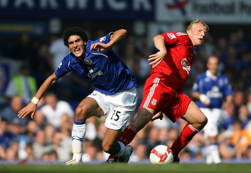 曼联客场不败创英超最长纪录，B费贡献2球1助攻，但防守漏洞明显，积分排名靠后。（曼联客场不败续写英超最长纪录，B费梅开二度并送助攻，防线隐患明显、积分依旧靠后）