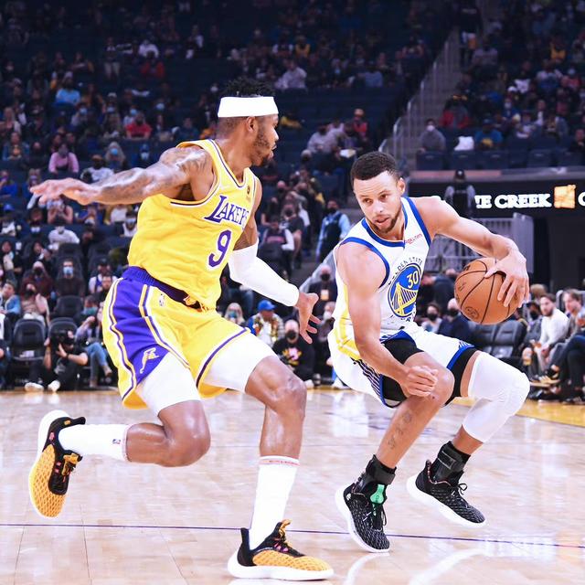 浙江男篮晒球队拍摄定妆照的花絮视频：吴前、陆文博等人出镜（浙江男篮发布球队定妆照拍摄花絮视频：吴前、陆文博等亮相）