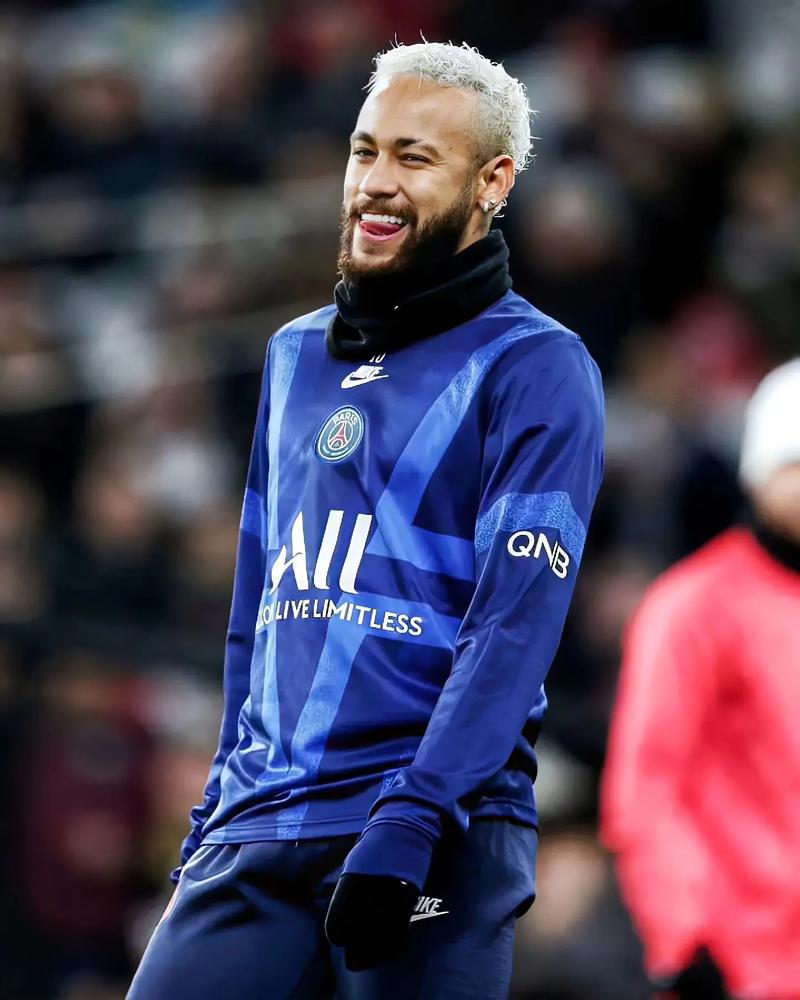 意甲前瞻：AC米兰12场不败有望冲击榜首，拉齐奥客场低迷（意甲前瞻：AC米兰12轮不败冲顶在望，拉齐奥客战乏力）